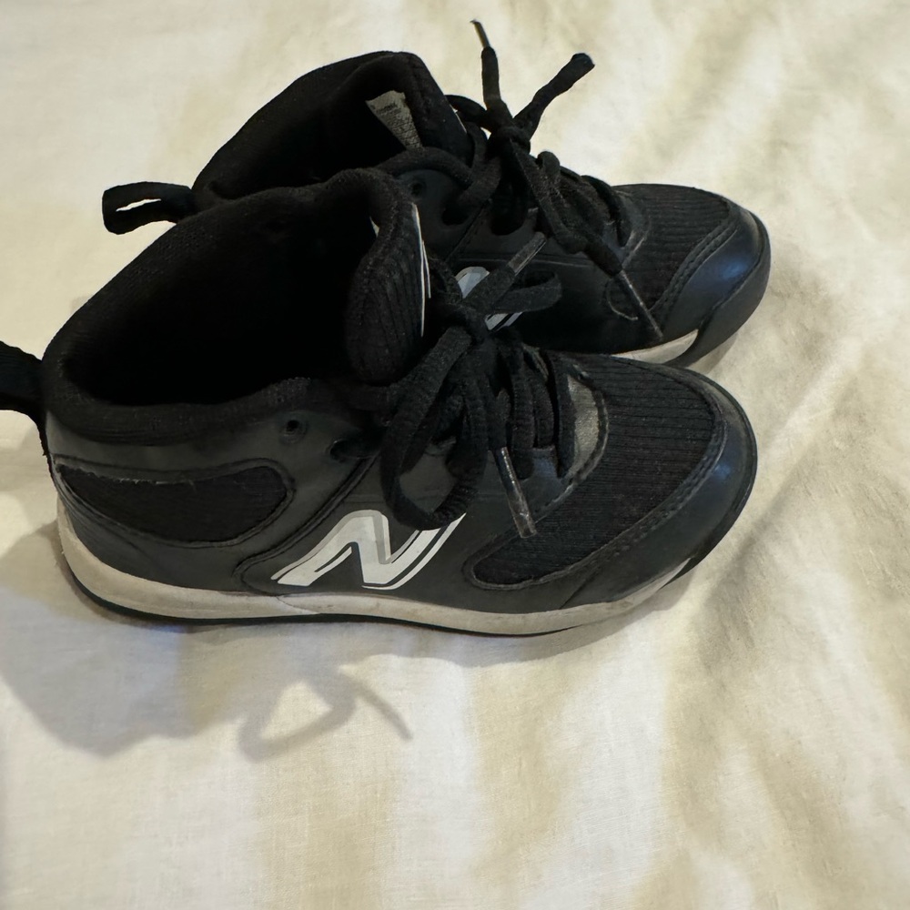 Kids new balance cleats sz 11.5